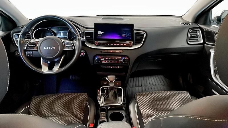 Begagnad Kia Ceed Sportswagon Advance 105 HK (77 kW) 2022 Vit Kombi