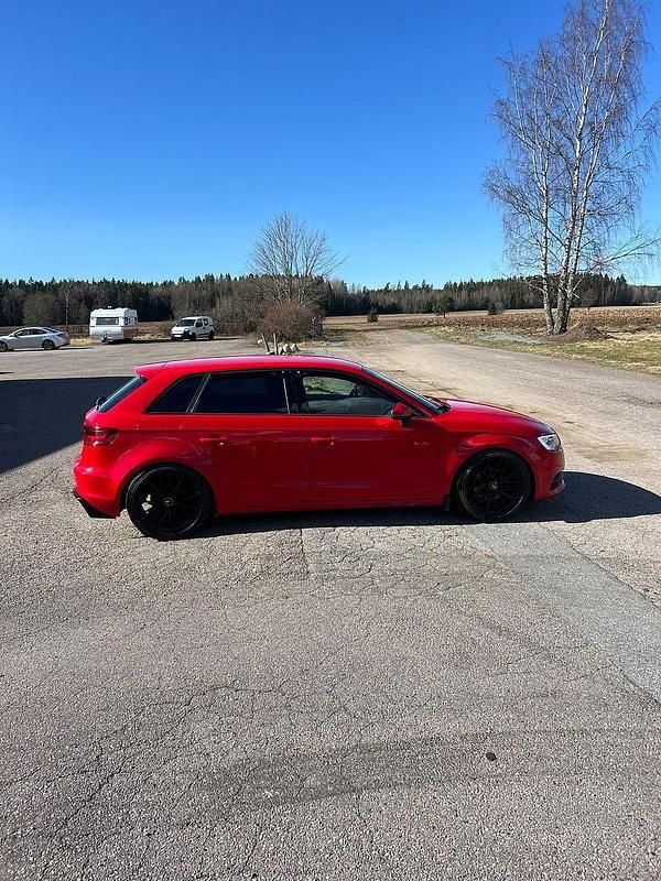 Begagnad Audi A3 Sportback 150 HK (110 kW) 2013 Röd Halvkombi
