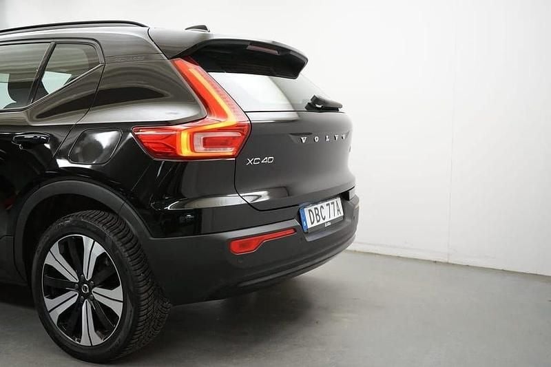 Begagnad Volvo XC40 Core 185 kW (252 HK) 2022 Svart SUV