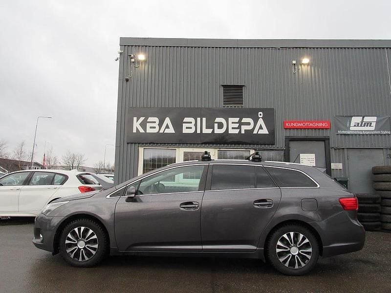 Grå Begagnad 2013 Toyota Avensis Business Edition Kombi | 79 900 kr (Marknadspris) - Bild 1/4