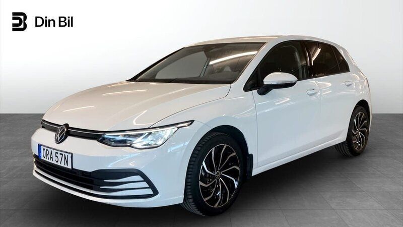 Vit Begagnad 2024 VW Golf VIII Halvkombi | 284 800 kr (Marknadspris) - Bild 1/4