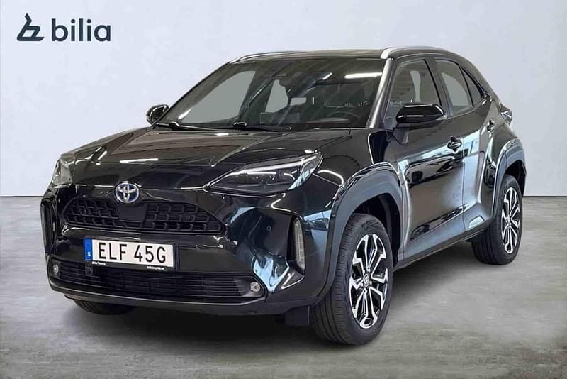 Svart Begagnad 2022 Toyota Yaris Cross SUV | 279 900 kr - Bild 1/1