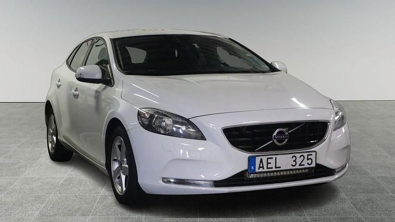 Vit Begagnad 2012 Volvo V40 Kinetic Kombi | 89 900 kr (Marknadspris) - Bild 1/4