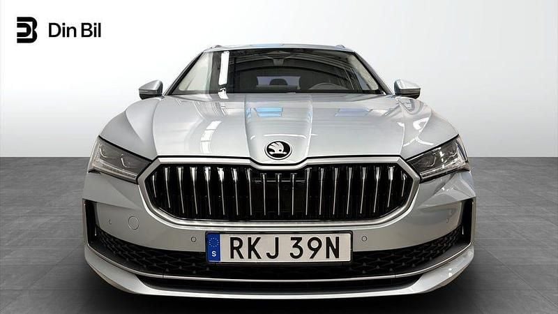 Begagnad Skoda Superb LAURIN & KLEMENT 150 HK (110 kW) 2024 Silver Kombi