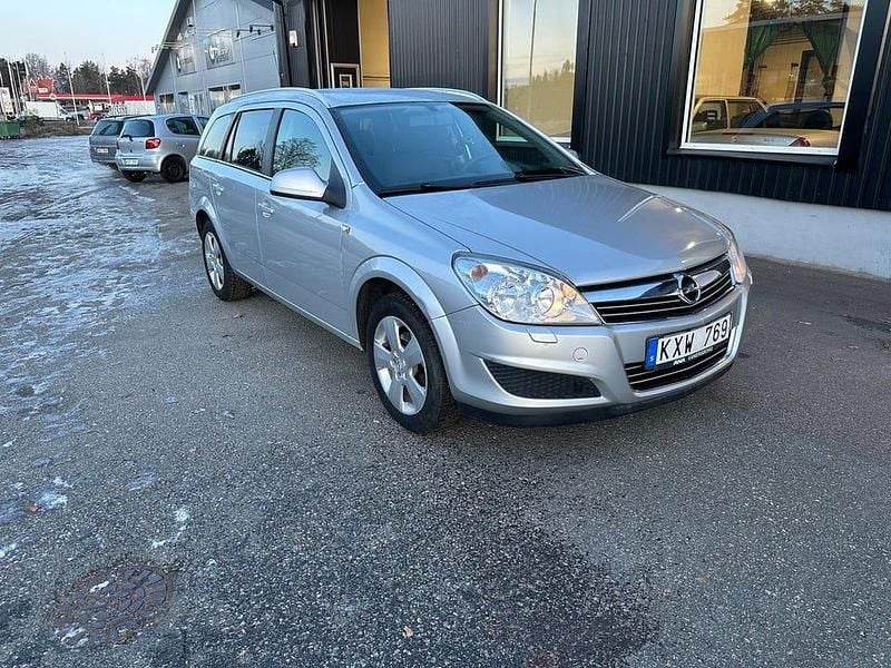 Grå Begagnad 2010 Opel Astra Kombi | 29 500 kr (Marknadspris) - Bild 1/4