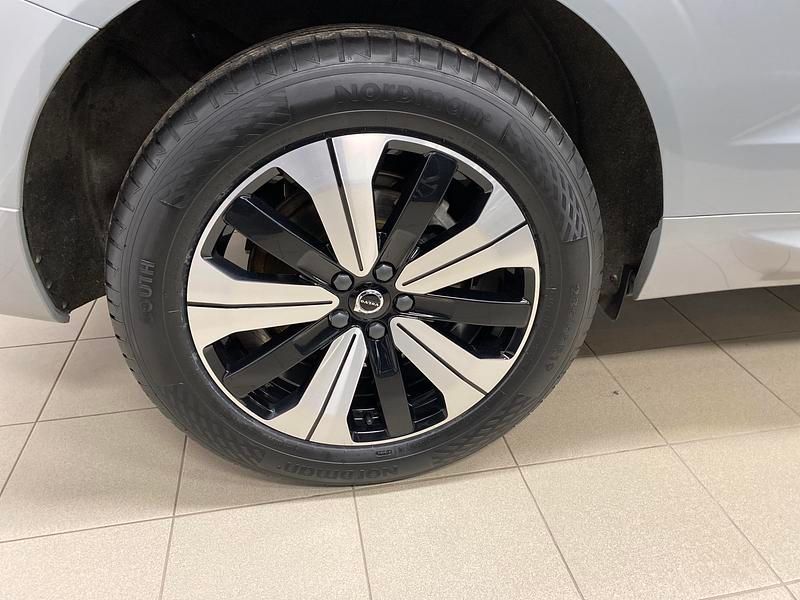 Begagnad Volvo XC60 Plus 355 HK (261 kW) 2024 Grå SUV