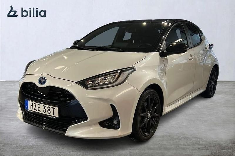 Begagnad Toyota Yaris Hybrid Style 117 HK (86 kW) 2022 Vit Halvkombi
