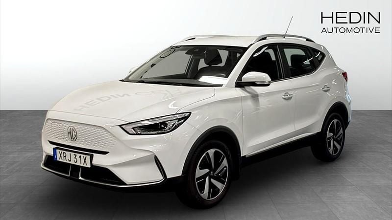 Vit (white) Begagnad 2022 MG ZS Comfort Sedan | 249 900 kr (Marknadspris) - Bild 1/4