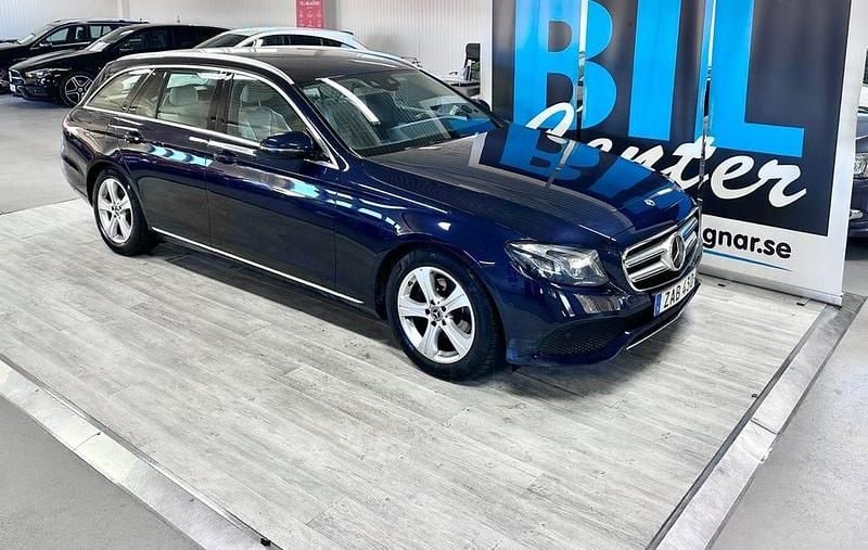 Blåmetallic Begagnad 2017 Mercedes E220 Avantgarde Kombi | 219 000 kr (Superpris) - Bild 1/4