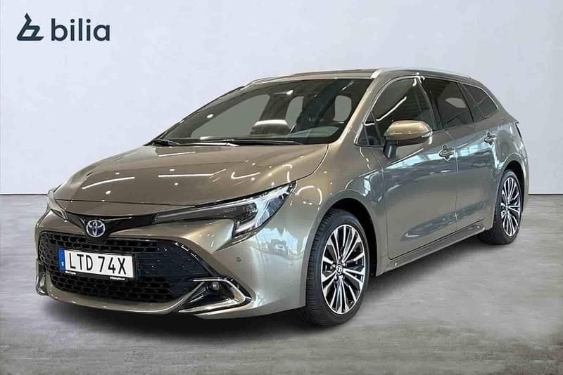 Grön Begagnad 2024 Toyota Corolla Kombi | 324 900 kr - Bild 1/1