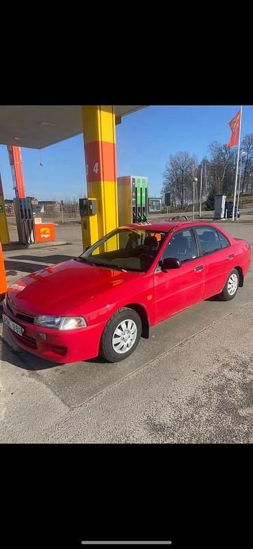 Röd Begagnad 1998 Mitsubishi Lancer Sedan | 17 500 kr - Bild 1/3