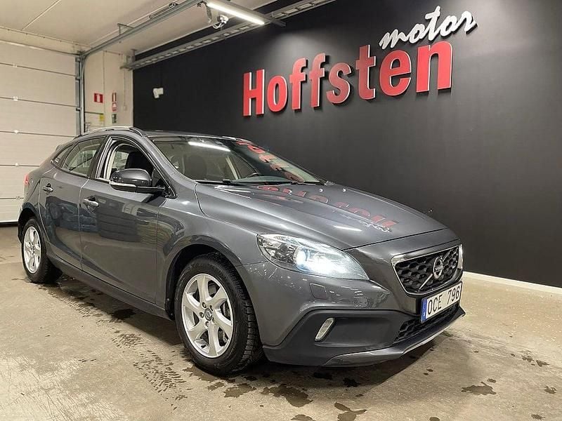 Grå Begagnad 2013 Volvo V40 Momentum Halvkombi | 129 900 kr (Bra pris) - Bild 1/4