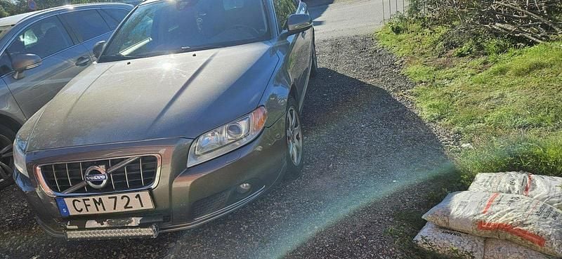 Brun Begagnad 2012 Volvo V70 Momentum Kombi | 52 000 kr (Superpris) - Bild 1/4
