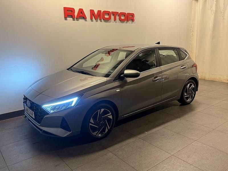 Grå Begagnad 2020 Hyundai i20 Advanced Halvkombi | 179 800 kr (Marknadspris) - Bild 1/3