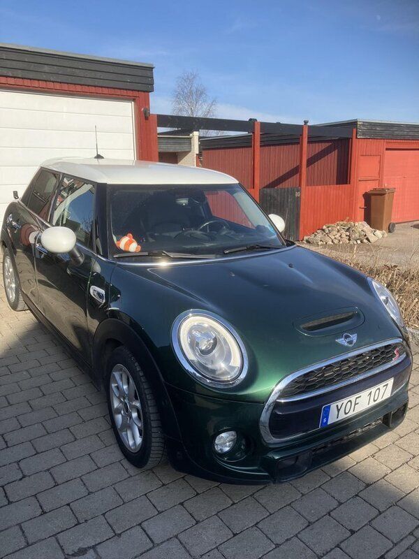 Grön Begagnad 2018 Mini Cooper S Halvkombi | 179 500 kr (Superpris) - Bild 1/4