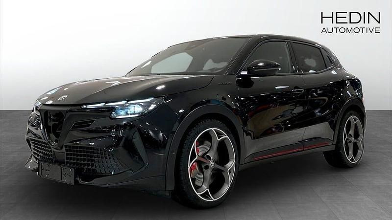 Svart Begagnad 2024 Alfa Romeo Junior Veloce SUV | 389 900 kr - Bild 1/4