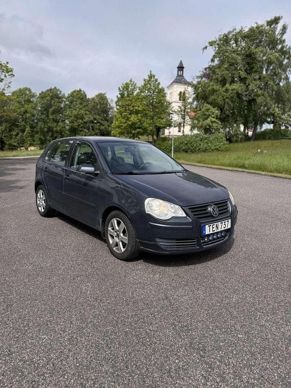 Grå Begagnad 2008 VW Polo Halvkombi | 24 000 kr (Marknadspris) - Bild 1/4