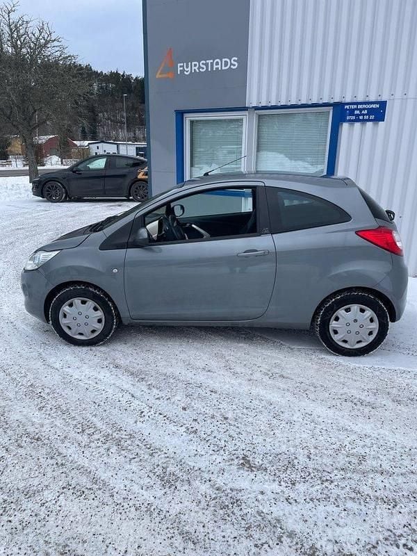 Begagnad Ford Ka Titanium 69 HK (50 kW) 2010 Gråmetallic Halvkombi