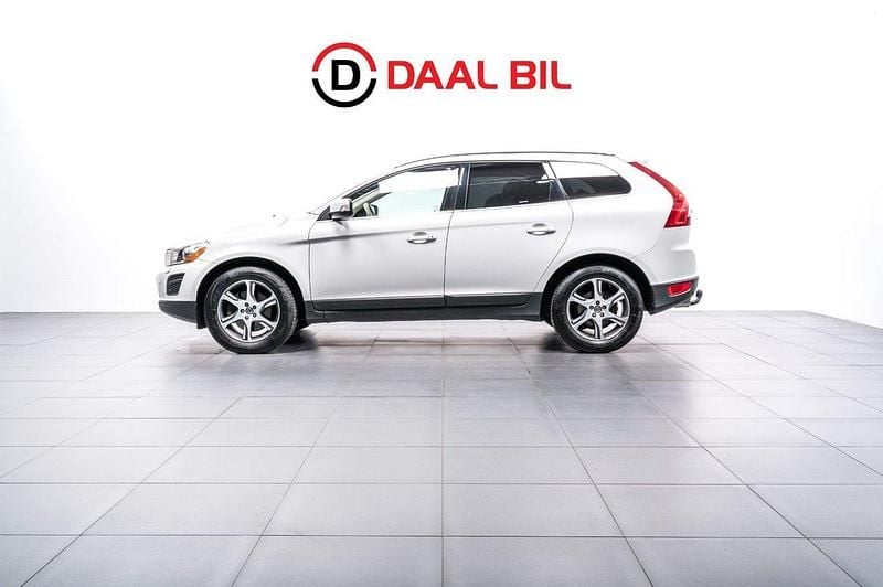 Vit Begagnad 2011 Volvo XC60 Summum SUV | 124 700 kr (Bra pris) - Bild 1/4