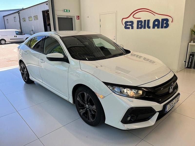 Vit Begagnad 2018 Honda Civic Elegance Halvkombi | 159 900 kr (Marknadspris) - Bild 1/4