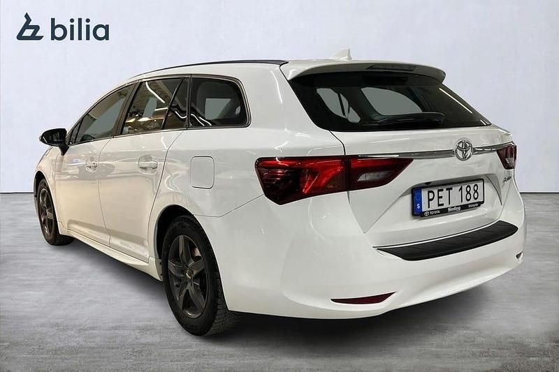 Begagnad Toyota Avensis Active 148 HK (108 kW) 2017 Vit Kombi