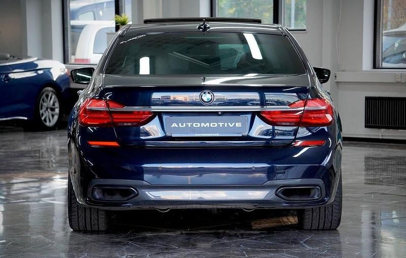 Begagnad BMW 750 M Sport 450 HK (330 kW) 2016 Svart Sedan