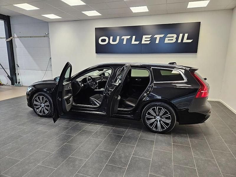 Begagnad Volvo V60 Inscription 253 HK (186 kW) 2021 Svart Kombi