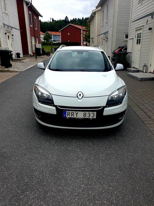 Vit Begagnad 2013 Renault Mégane GrandTour Kombi | 34 900 kr (Bra pris) - Bild 1/4