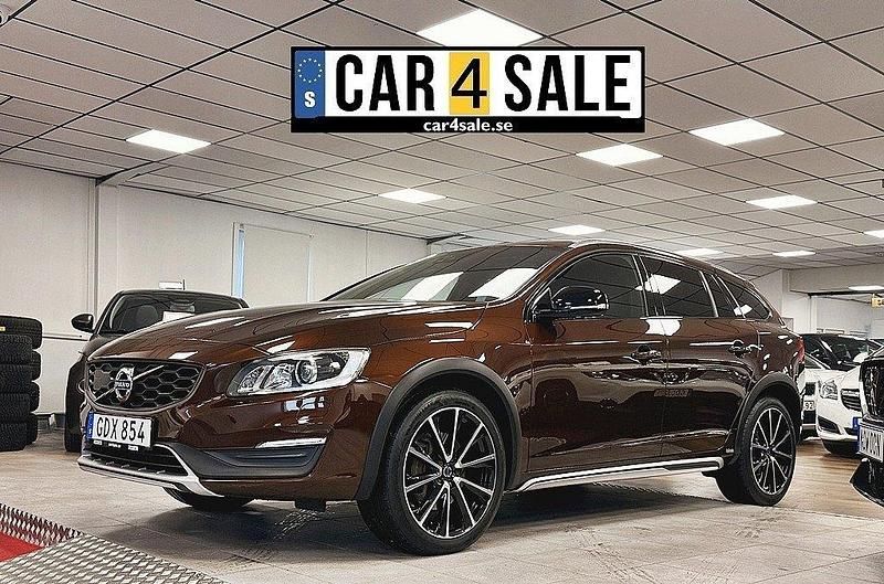 Brun Begagnad 2016 Volvo V60 CC Kombi | 209 900 kr (Marknadspris) - Bild 1/4