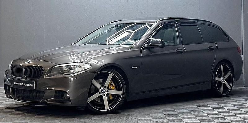 Brun Begagnad 2013 BMW 530 M Sport Kombi | 159 900 kr (Marknadspris) - Bild 1/4