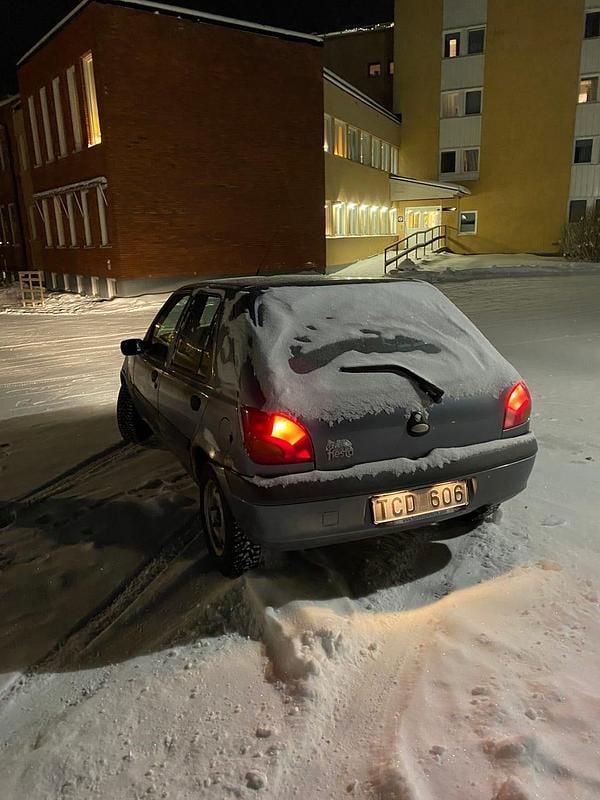 Begagnad Ford Fiesta 60 HK (44 kW) 2002 Halvkombi