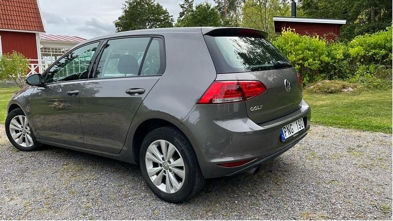 Grå Begagnad 2014 VW Golf VII Halvkombi | 89 000 kr (Bra pris) - Bild 1/4