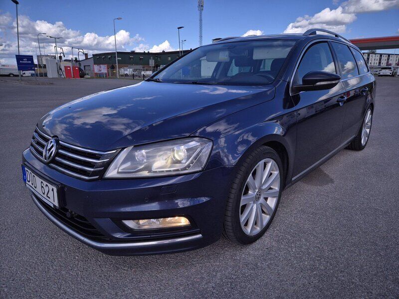 Blå Begagnad 2014 VW Passat R-line Kombi | 73 000 kr (Bra pris) - Bild 1/4