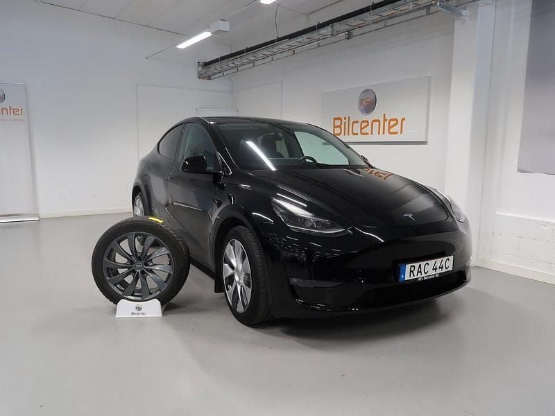 Svart Begagnad 2022 Tesla Model Y Long Range SUV | 369 900 kr (Superpris) - Bild 1/3