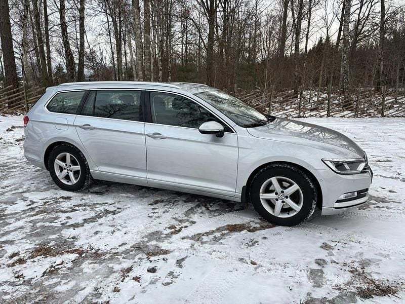 Begagnad VW Passat Executive 150 HK (110 kW) 2015 Silver metallic