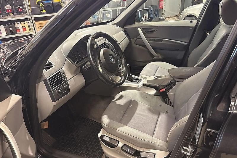 Svart Begagnad 2004 BMW X3 SUV | 49 900 kr (Bra pris) - Bild 1/4