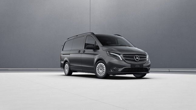 Mörkgrå (grå) Ny 2024 Mercedes e-Vito Minibuss | 548 030 kr (Superpris) - Bild 1/2