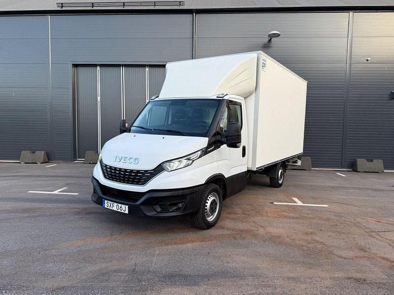 Vit Begagnad 2020 Iveco Daily Van | 237 375 kr (Marknadspris) - Bild 1/4