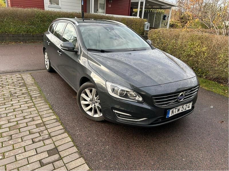 Grå Begagnad 2016 Volvo V60 Summum Kombi | 118 000 kr (Bra pris) - Bild 1/4