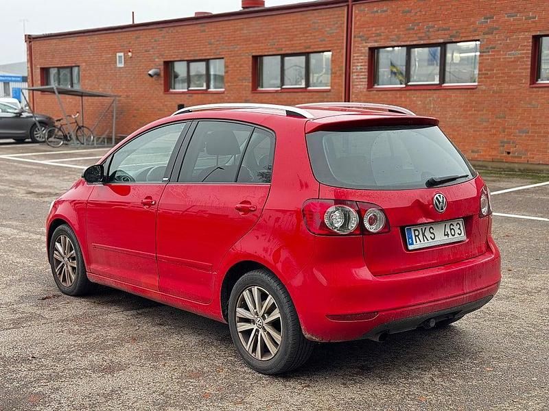Begagnad VW Golf VII Style 105 HK (77 kW) 2011 Röd Halvkombi