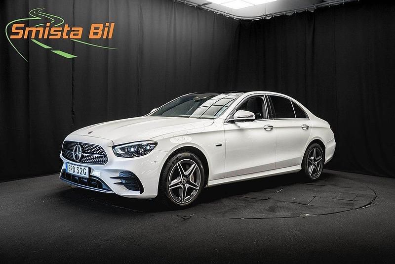 Vit Begagnad 2021 Mercedes E300 AMG Sedan | 418 900 kr (Lite dyr) - Bild 1/3
