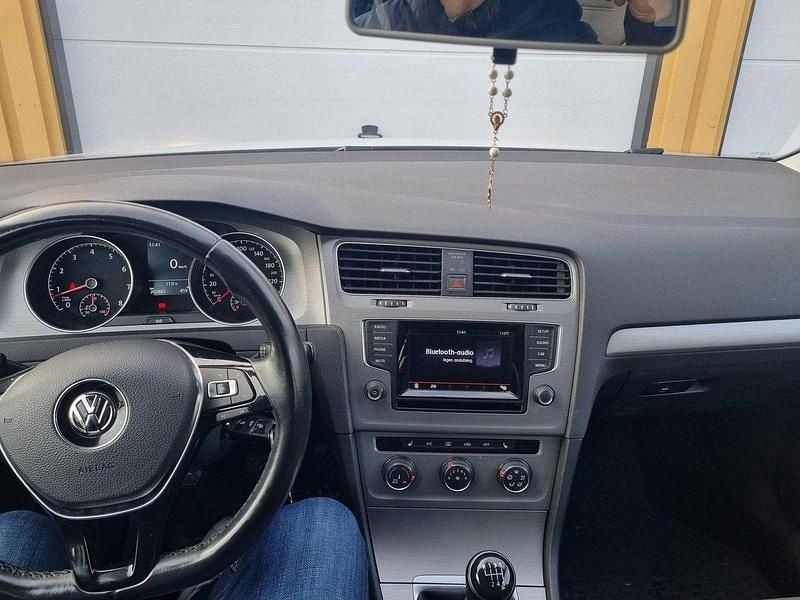 Vit Begagnad 2015 VW Golf VII Halvkombi | 71 500 kr (Marknadspris) - Bild 1/4