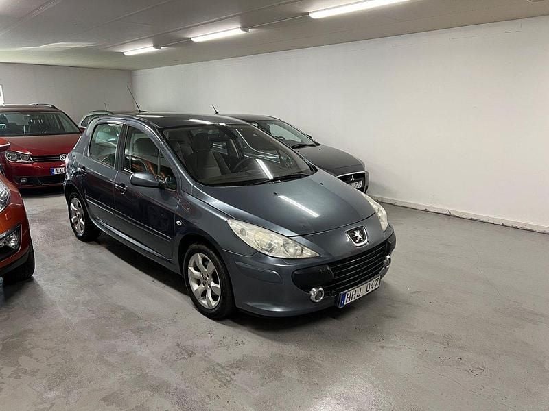 Mörkgrå Begagnad 2006 Peugeot 307 Halvkombi | 34 900 kr (Lite dyr) - Bild 1/4