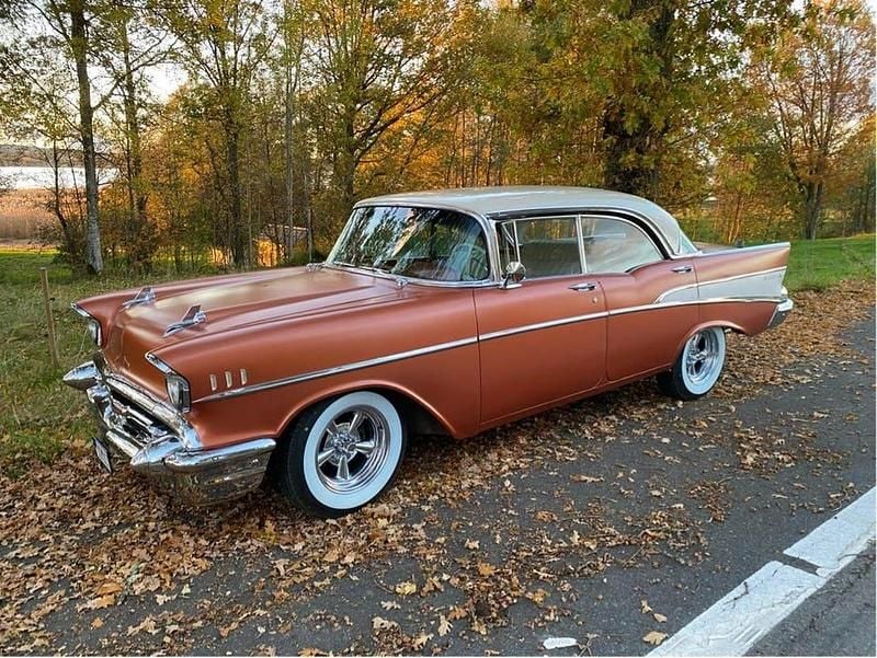 Begagnad Chevrolet Bel Air Sport 330 HK (242 kW) 1957 Sierra gold Sedan