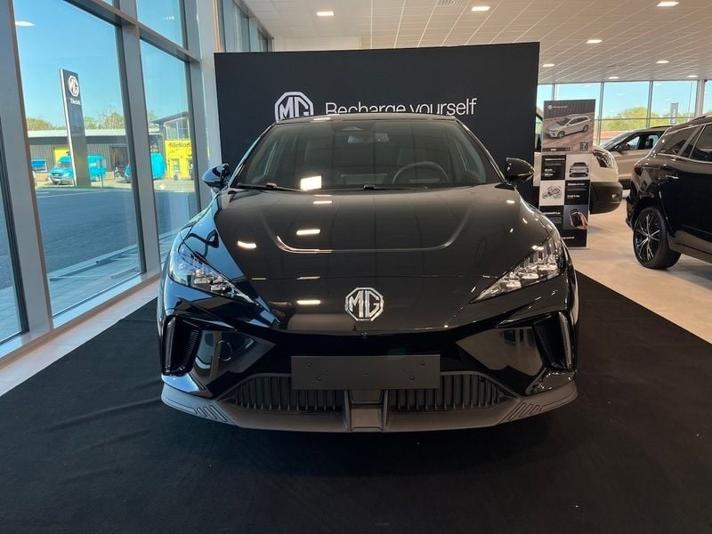 Svart Begagnad 2023 MG MG4 EV Halvkombi | 289 900 kr - Bild 1/1