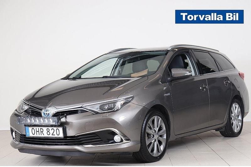 Mörkgrå Begagnad 2016 Toyota Auris Hybrid Executive Kombi | 154 900 kr (Marknadspris) - Bild 1/4