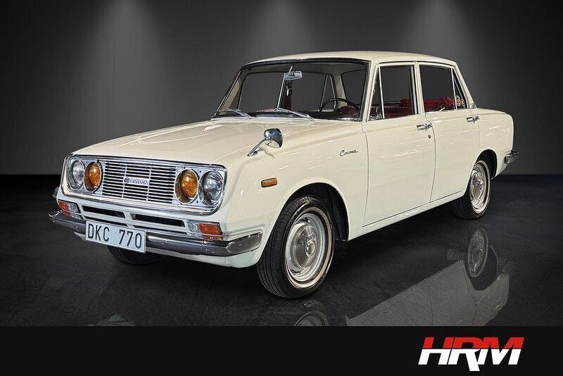 Vit Begagnad 1967 Toyota Corona Sedan | 79 900 kr - Bild 1/4