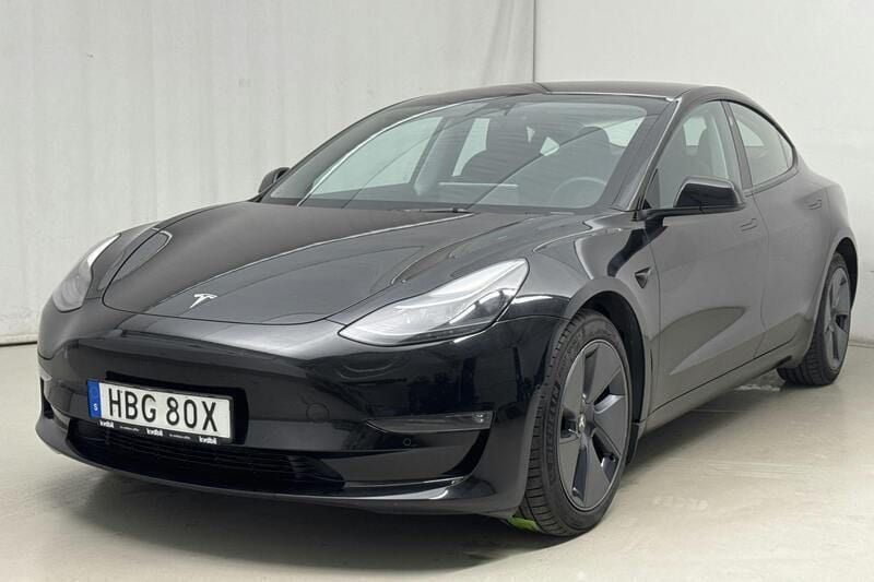 Svart Begagnad 2022 Tesla Model 3 Sedan | 300 000 kr (Superpris) - Bild 1/4