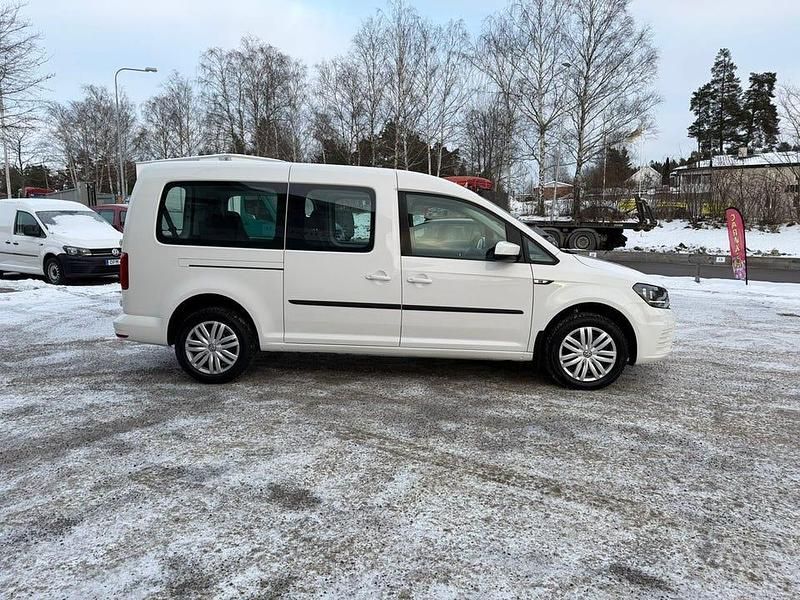 Begagnad VW Caddy Maxi Life 102 HK (75 kW) 2020 Vit Minibuss