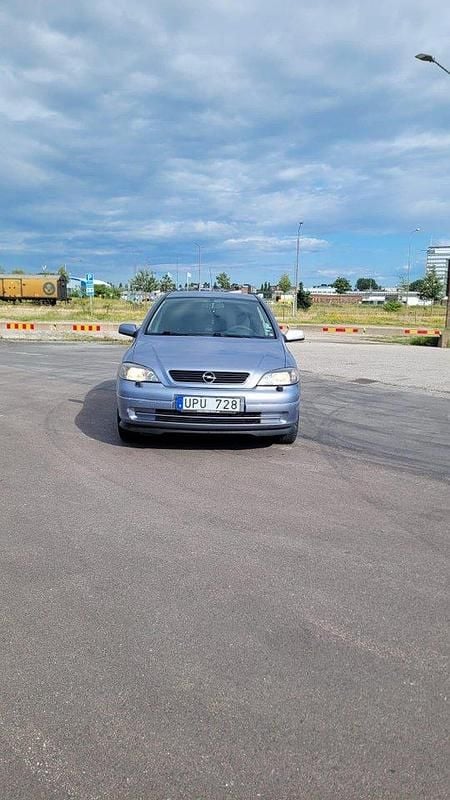 Grå Begagnad 2004 Opel Astra Halvkombi | 24 900 kr (Dyr) - Bild 1/4
